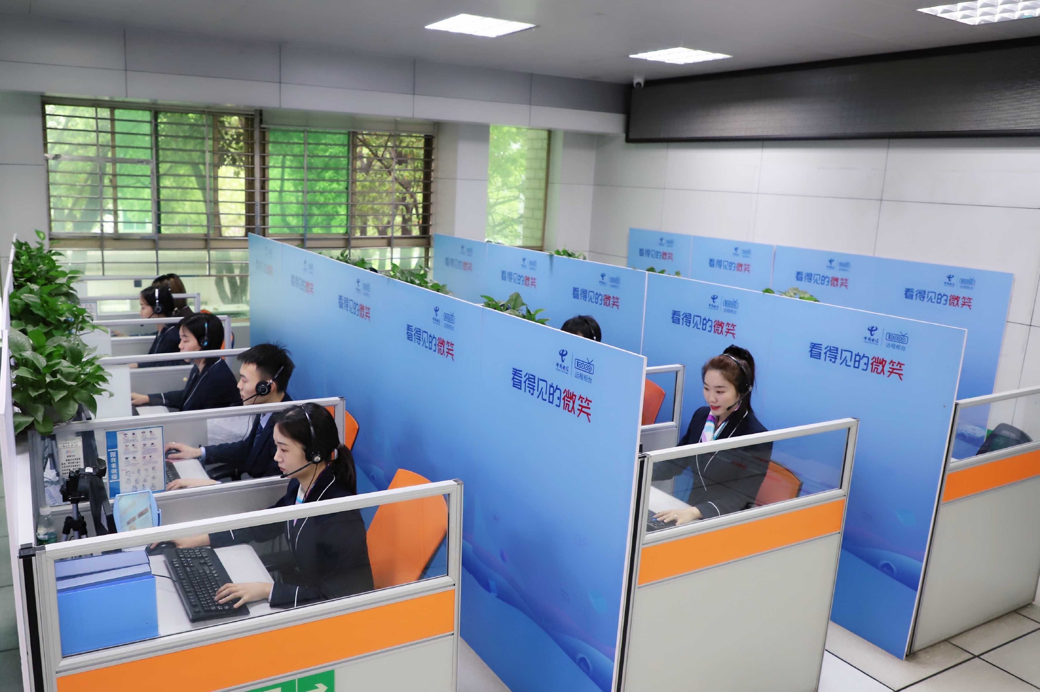 人工客户服务针对年长客户常遇到的问题,中国电信湖北公司切实履行