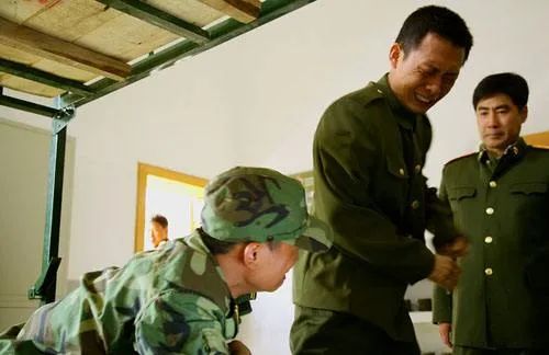 《王牌部队》开播,我真的夸不出口,学学15年前的《士兵突击》吧休闲区蓝鸢梦想 - Www.slyday.coM 《王牌部队》开播,我真的夸不出口,学学15年前的《士兵突击》吧休闲区蓝鸢梦想 - Www.slyday.coM