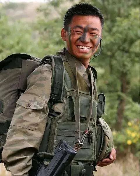 《王牌部队》开播,我真的夸不出口,学学15年前的《士兵突击》吧休闲区蓝鸢梦想 - Www.slyday.coM 《王牌部队》开播,我真的夸不出口,学学15年前的《士兵突击》吧休闲区蓝鸢梦想 - Www.slyday.coM