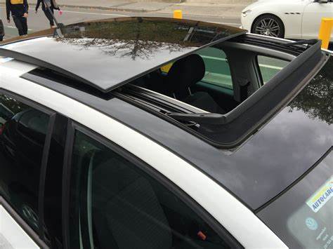 老司机眼中最不实用的四大“潮流”配置，新手还在为其加价！休闲区蓝鸢梦想 - Www.slyday.coM