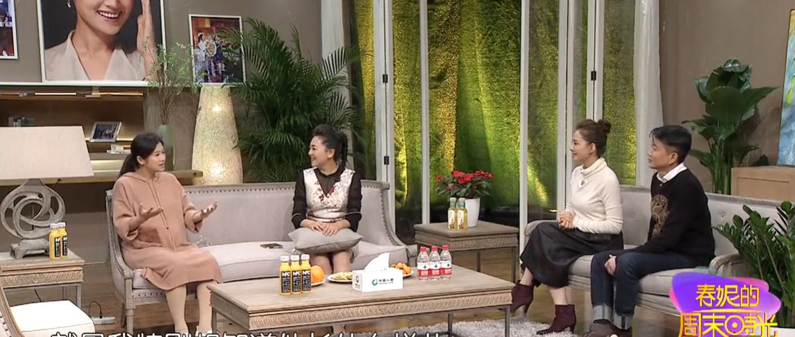 春妮二婚嫁给刚强挺着大肚子坚持主持高龄产子后全家乐开怀