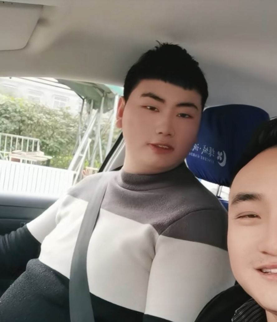 朱单伟已成流量工具,多名女孩扬言为他生孩子,都在