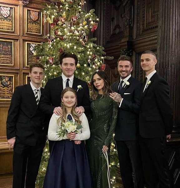 幸福贝克汉姆一家庆圣诞46岁老爸颜值担当3个儿子不像爸爸