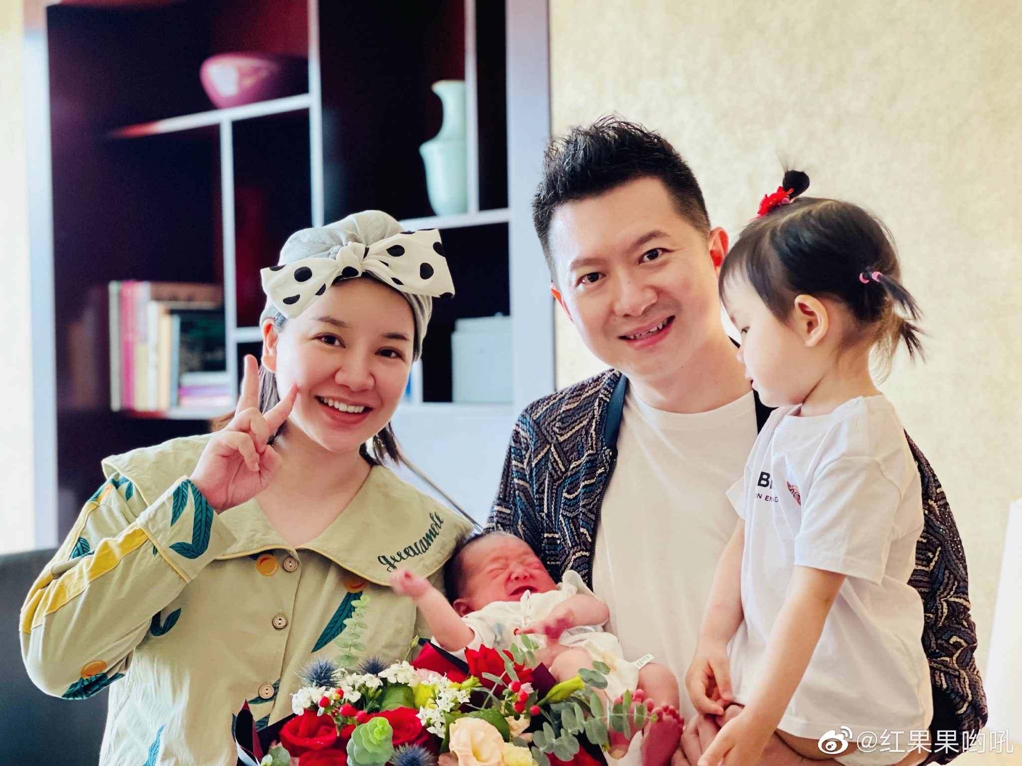 红果果绿泡泡童年cp成真但有人玩梗过度伤害到了她和家人