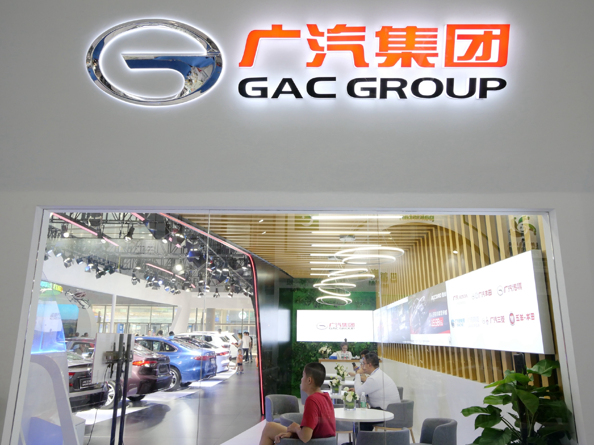 广汽集团顶住三重压力年销量预增3.4%"双子星"支撑正增长|曾庆洪|广汽