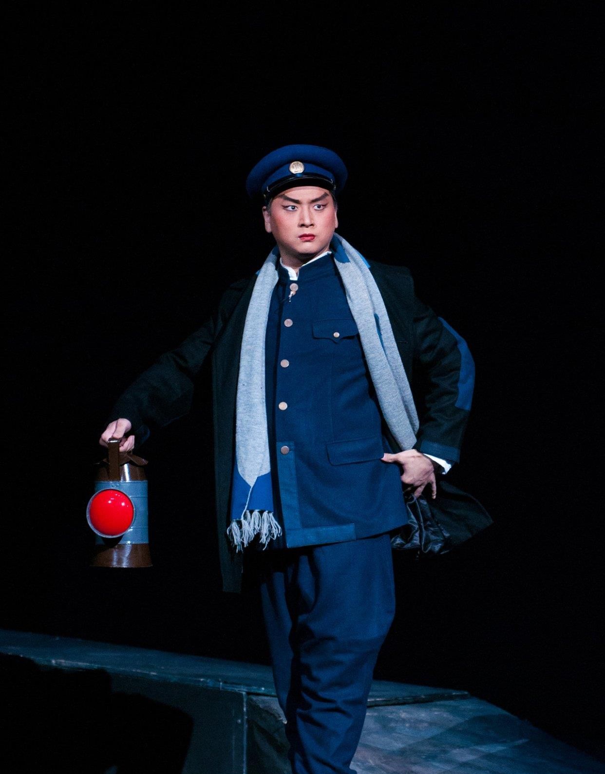 还有就是山东京剧院的文武孙卫安,他演唱的《奇袭白虎团》就很好,但是