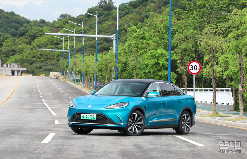 东方格拉茨探访北汽极狐麦格纳工厂