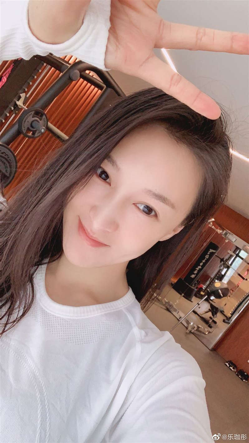 嫁豪门隐退 如今44岁变这样|乐珈彤|琼瑶|朱锐_新浪新闻