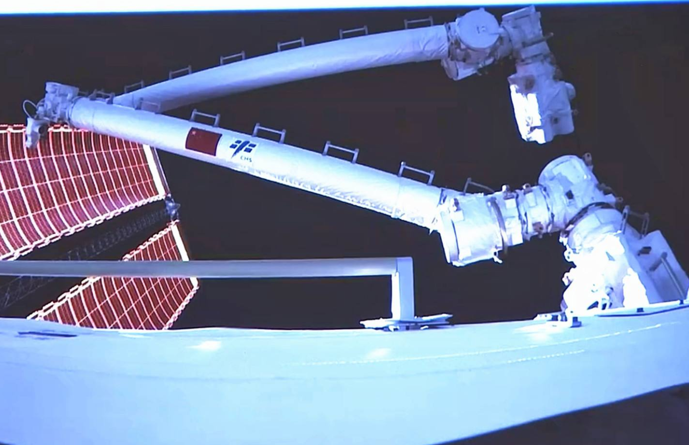 这次没法狡辩!美国卫星今年两次接近中国空间站,机械臂能抓?休闲区蓝鸢梦想 - Www.slyday.coM 这次没法狡辩!美国卫星今年两次接近中国空间站,机械臂能抓?休闲区蓝鸢梦想 - Www.slyday.coM