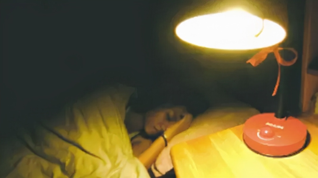 开灯睡觉,竟然有这么多隐患|灯光|关灯|几率_新浪新闻