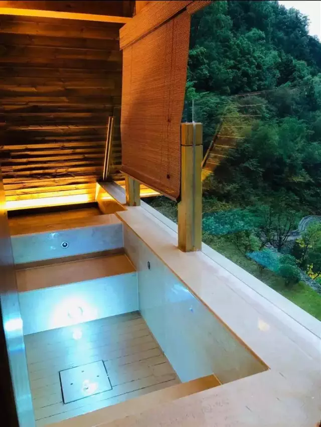 泡汤不止在青城山,成都周边这些网红打卡必去温泉民宿丨南方民宿休闲区蓝鸢梦想 - Www.slyday.coM 泡汤不止在青城山,成都周边这些网红打卡必去温泉民宿丨南方民宿休闲区蓝鸢梦想 - Www.slyday.coM