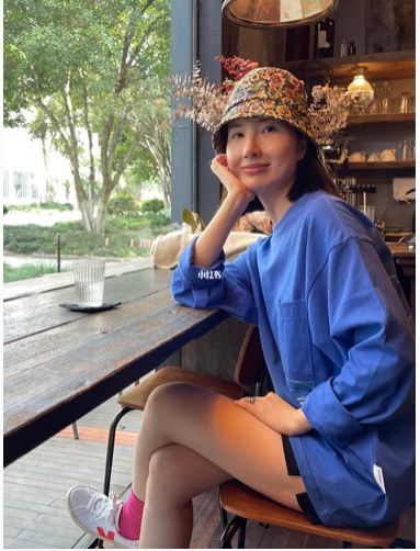 董花花改风格走张大奕路线下衣失踪似网红依旧不敢开评论