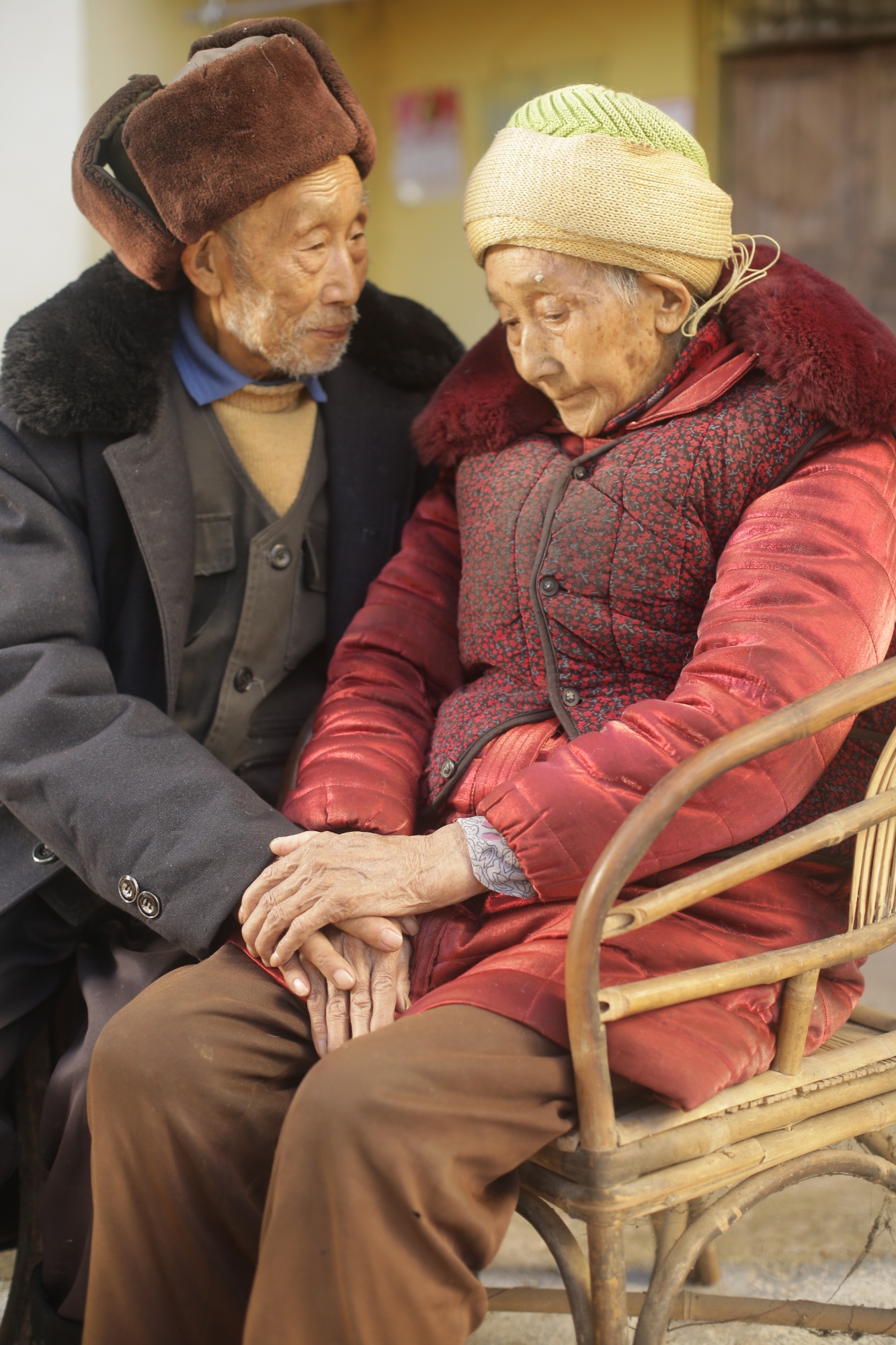 一城百面他们3年为999位留守老人画像