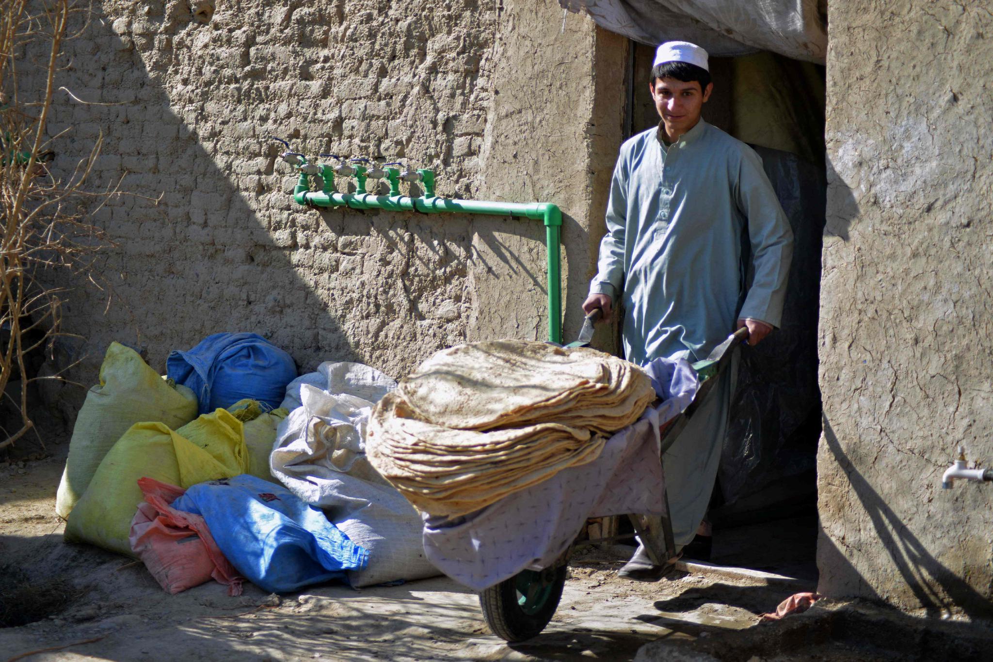 阿富汗的大饼工厂|阿富汗|新华社_新浪新闻