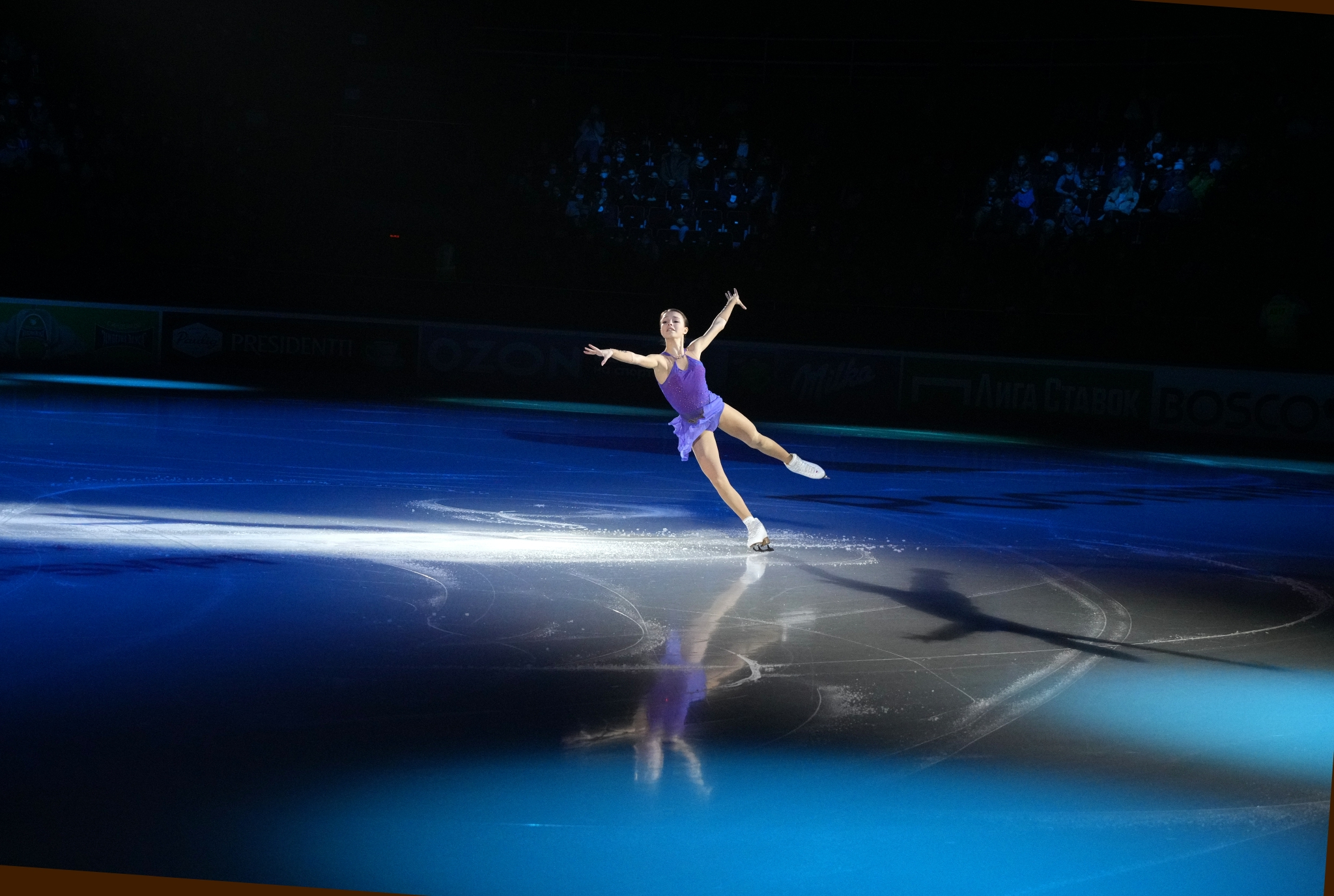 花样滑冰全俄锦标赛举行表演滑