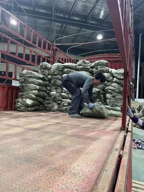 安徽爱心人士捐赠46.8万元抗疫物资为西安抗疫一线送温暖休闲区蓝鸢梦想 - Www.slyday.coM