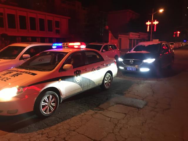 一名孕妇羊水破裂陷入昏迷 西安鄠邑交警火速开辟生命通道休闲区蓝鸢梦想 - Www.slyday.coM