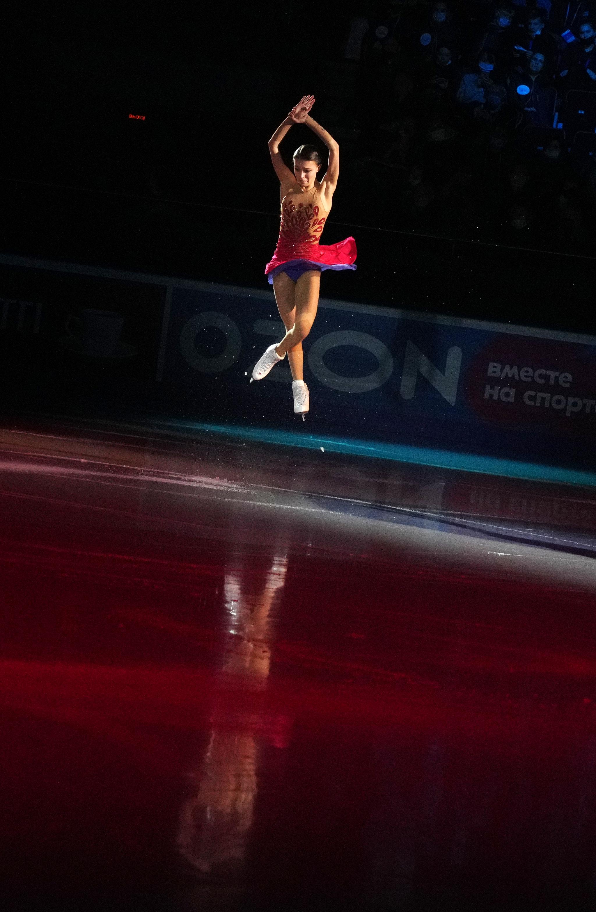 花样滑冰全俄锦标赛举行表演滑