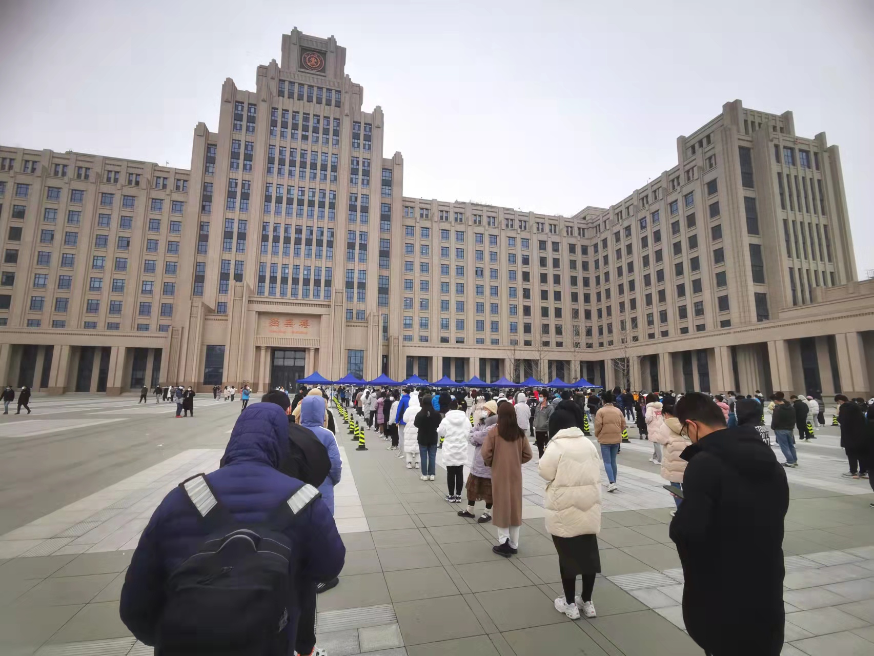 连续两天新增确诊超150例，西安市民除参加核酸采样外不出户，专家称春节前有望控制疫情休闲区蓝鸢梦想 - Www.slyday.coM