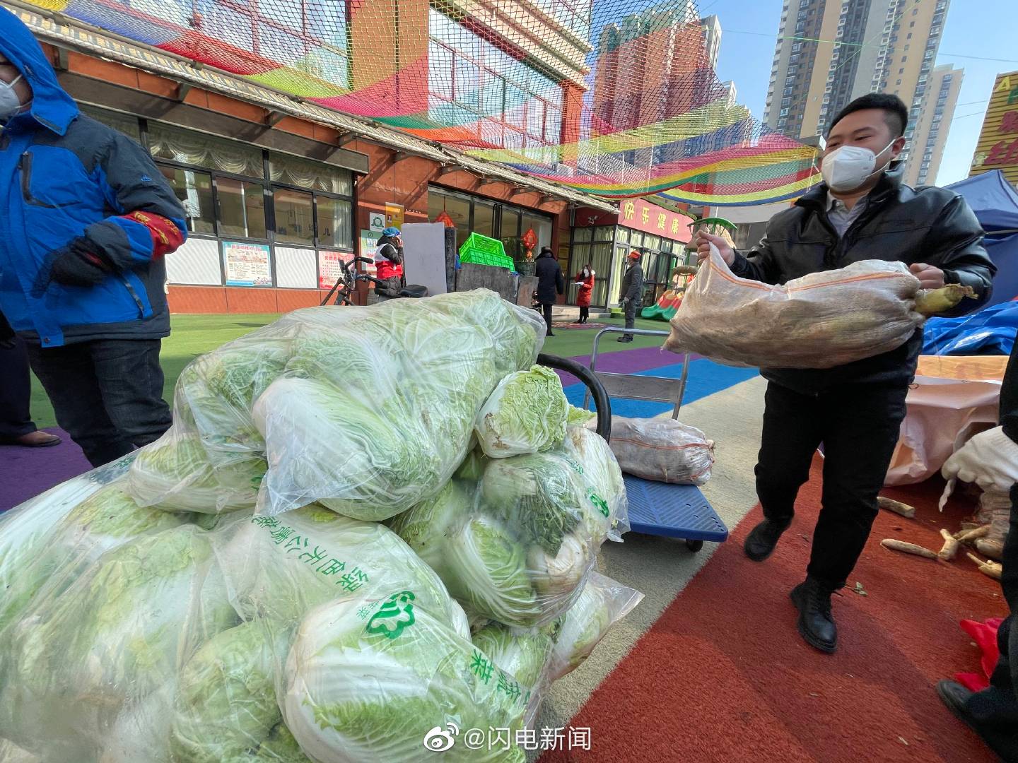 西安2000余名市民吃到山东爱心菜休闲区蓝鸢梦想 - Www.slyday.coM