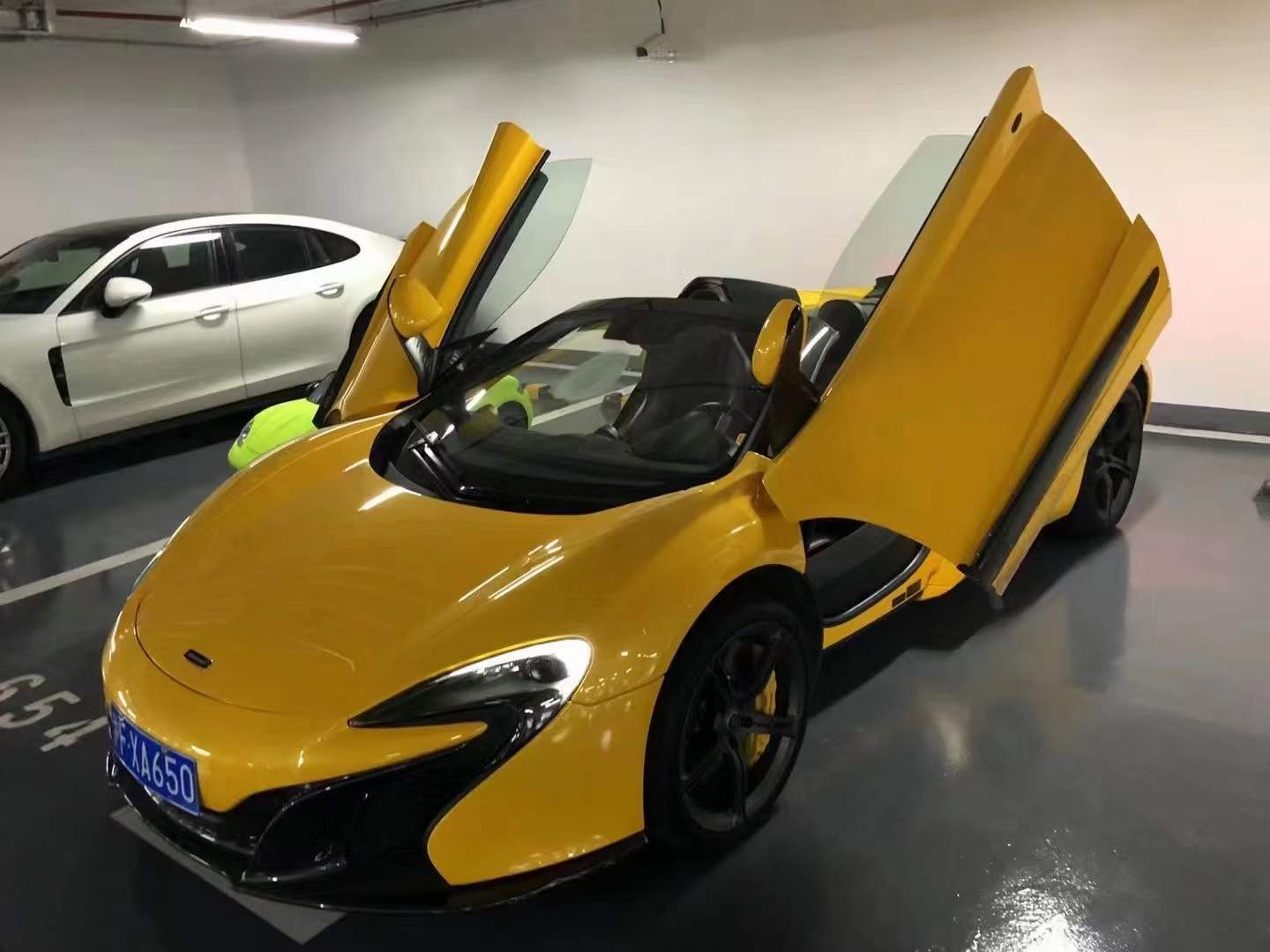 迈凯伦650s敞篷独特蝴蝶门设计