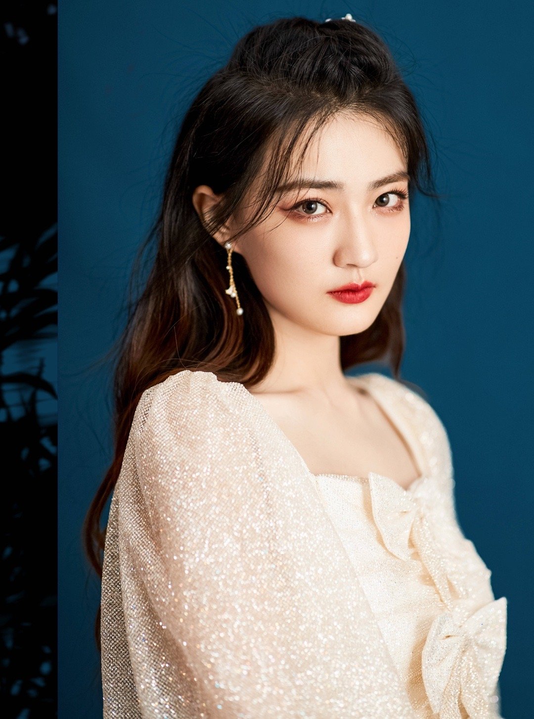 今年徐璐徐璐lulu为我们带来了若你安好便是晴天良辰美景好时光