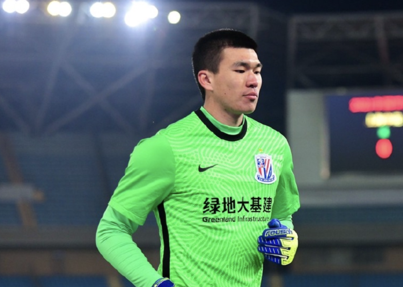 卡里乌斯附体申花23岁门将出球失误被奥斯卡铲进球门