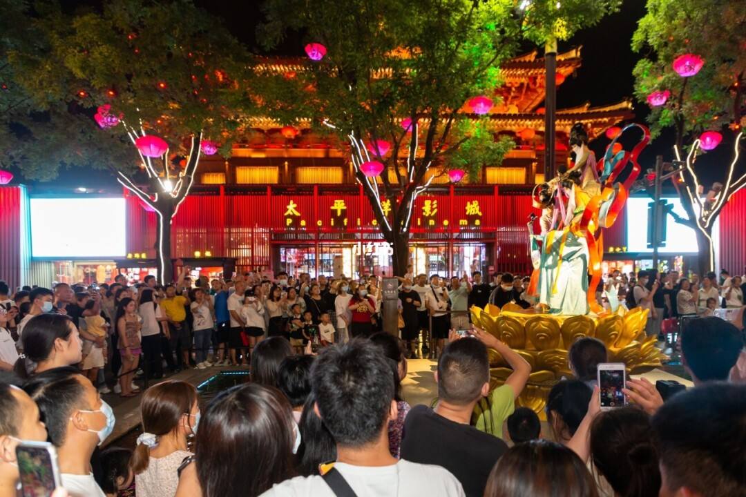 西安疫情前后“对比照”,两种情况两种声音,但都有同一种心态!休闲区蓝鸢梦想 - Www.slyday.coM 西安疫情前后“对比照”,两种情况两种声音,但都有同一种心态!休闲区蓝鸢梦想 - Www.slyday.coM