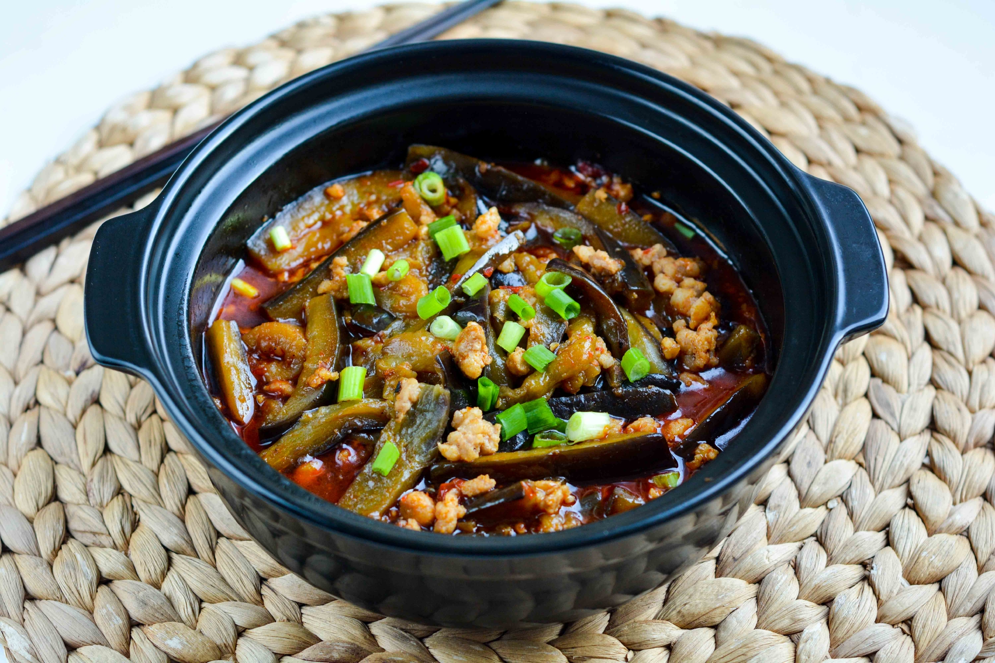 有砂锅最好,连锅端上桌,吃到最后还是热乎的,而且锅上桌挺有吃饭的