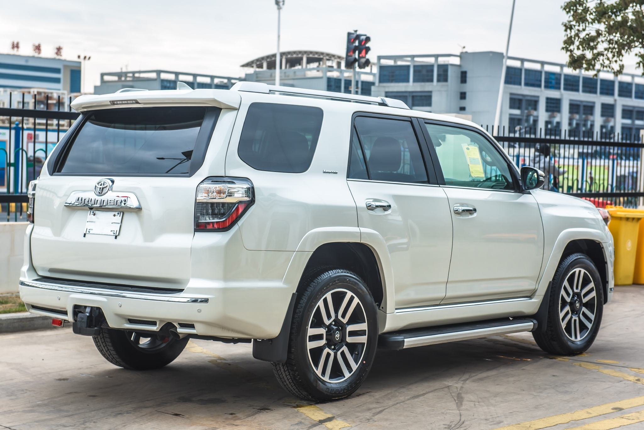 坐标厦门平行进口加版2021款丰田超霸40lltd版实车美拍