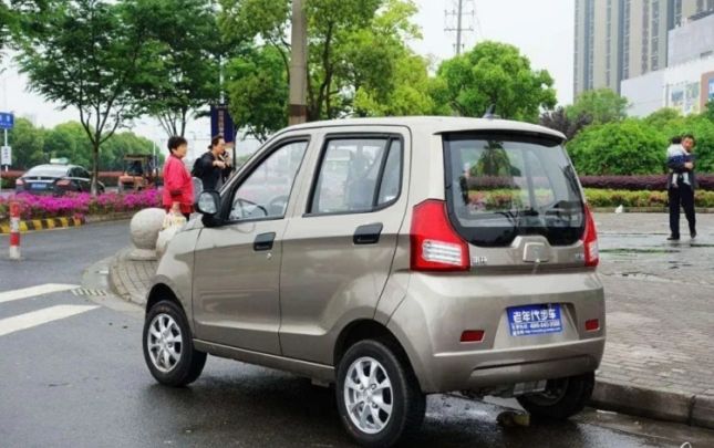 老年人的老年代步车，不应该直接禁止，有3个解决方案，你同意吗休闲区蓝鸢梦想 - Www.slyday.coM