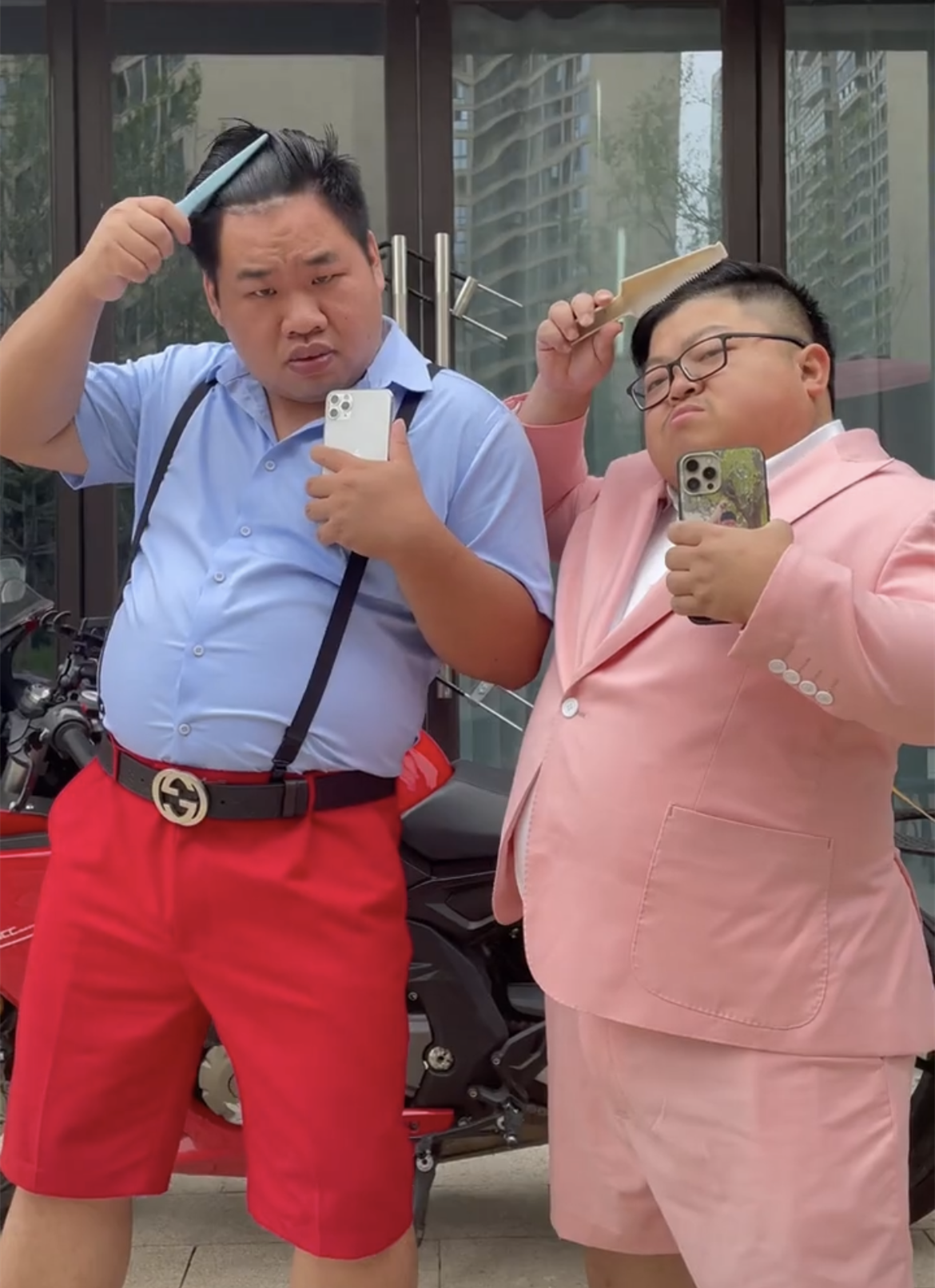 恭喜千万粉丝网红冷少官宣求婚成功女友身材妖娆颜值高