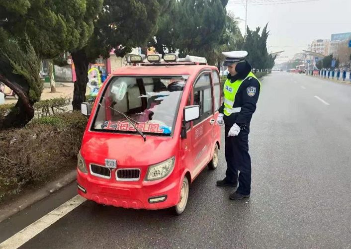 老年人的老年代步车，不应该直接禁止，有3个解决方案，你同意吗休闲区蓝鸢梦想 - Www.slyday.coM