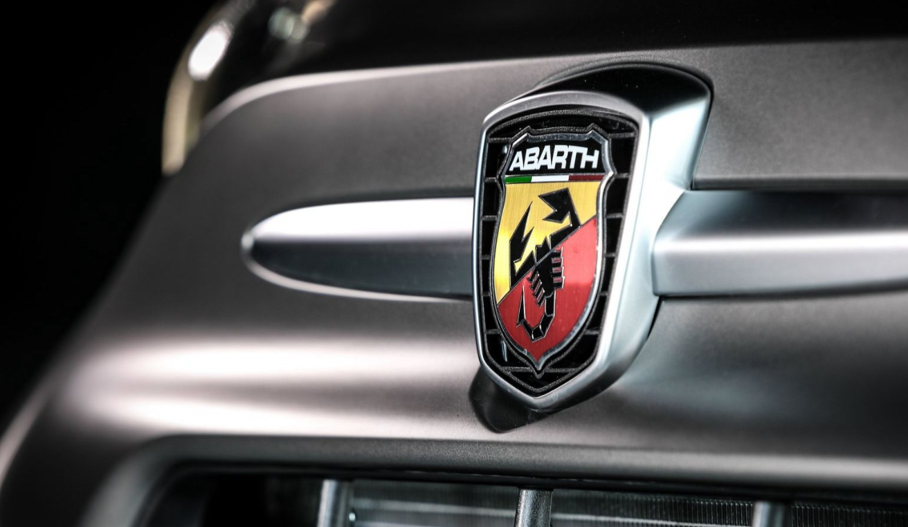 阿巴斯是一个意大利的汽车制造商,创立于1950年,它的商标是一只蝎子.