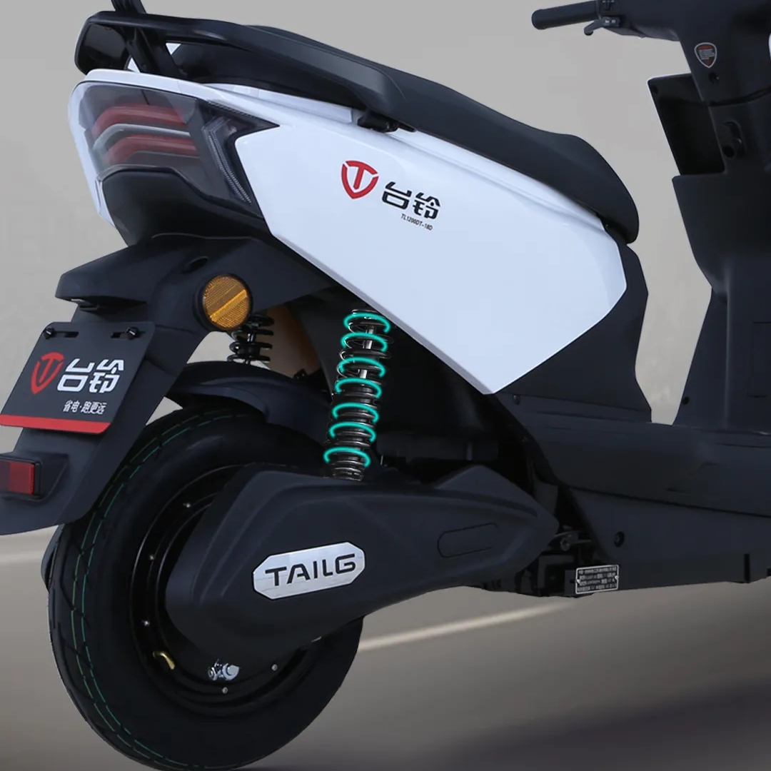 台铃凯鹰2022电动车测评配备f8电机72v电池续航超130公里