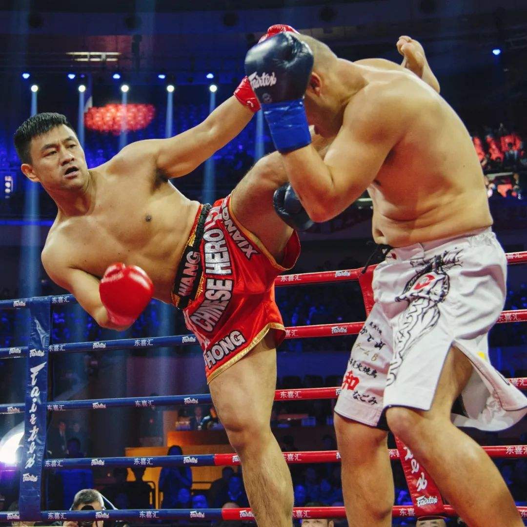 王洪祥亮相武林风迎接峨眉女侠踢馆,虎牙全景呈现功夫春晚__财经头条