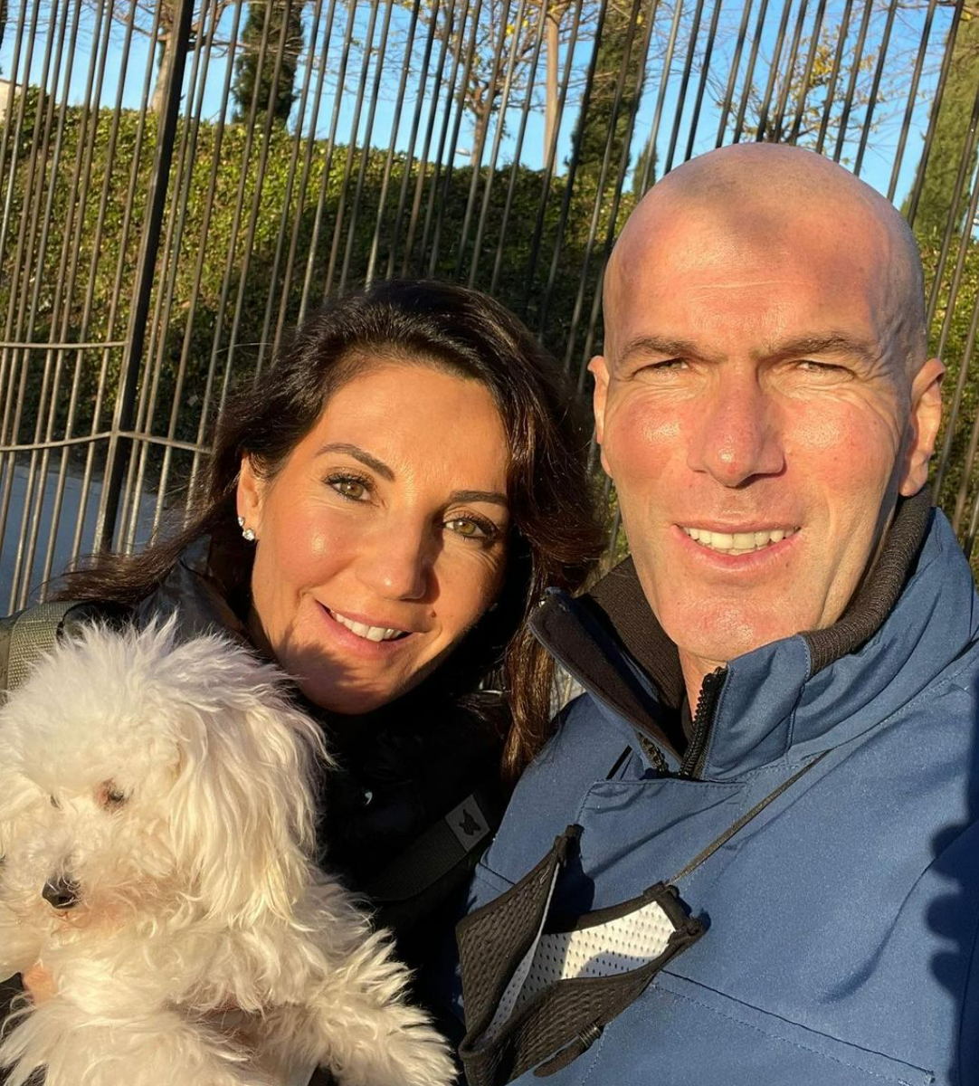 家庭也是人生赢家齐达内一家24口人合照4个儿子长大了都帅