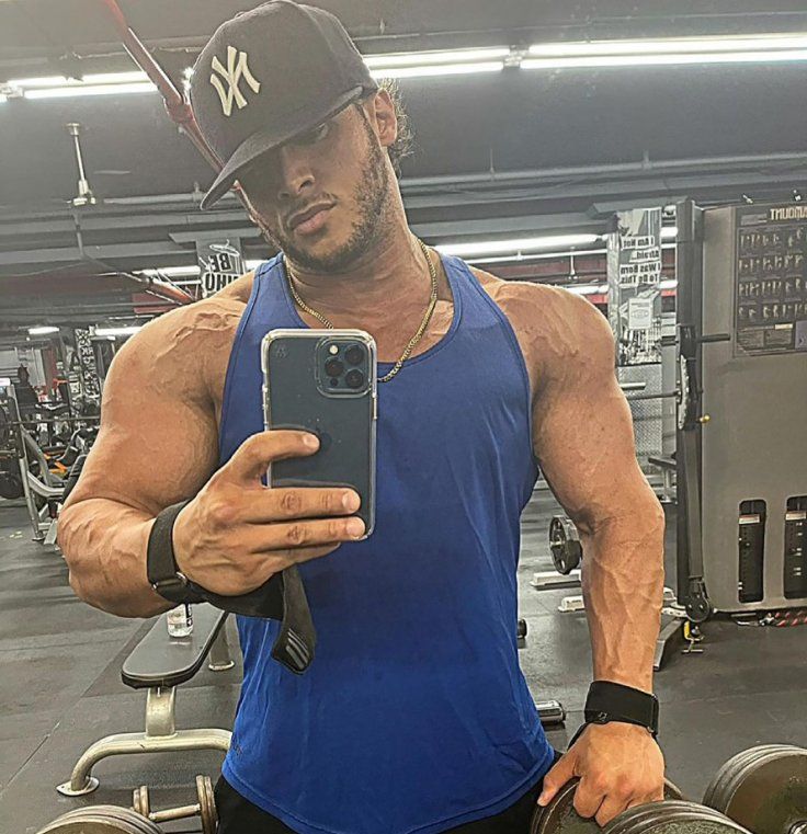 29岁的纽约健美运动员，因枪杀地产大亨父母，驾车逃跑而被捕休闲区蓝鸢梦想 - Www.slyday.coM