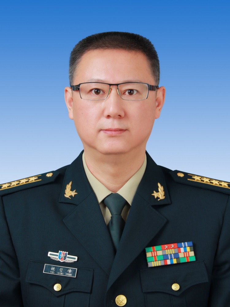 新一届潮州市委常委与记者见面