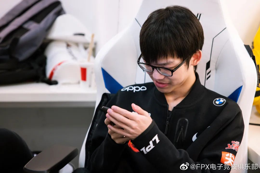 谁家上单这么猛?|fpx|德杯_新浪新闻