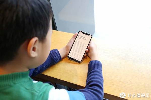 孩子玩手机会沉迷iprop100手机解决神兽家长的烦恼