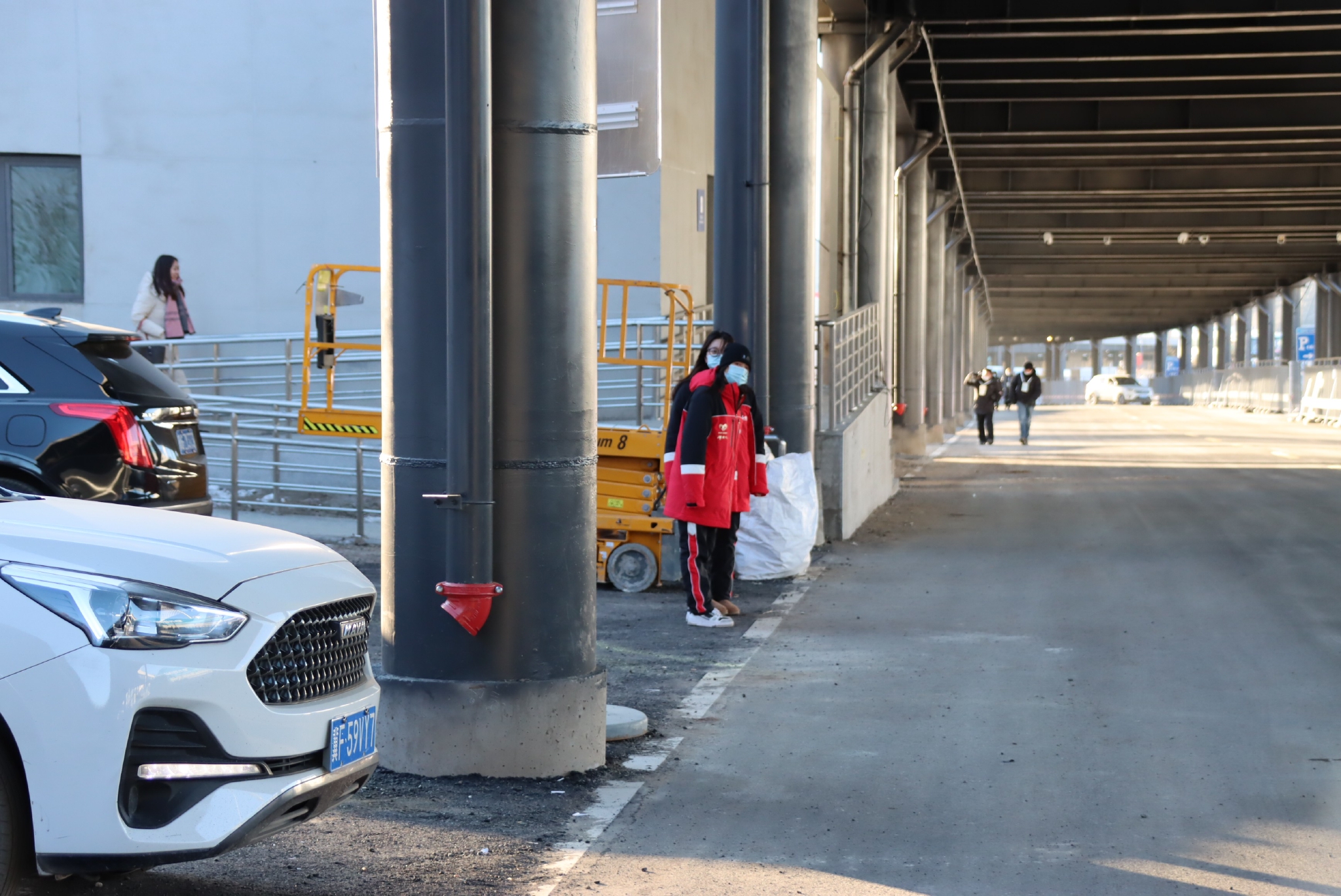 90名志愿者服务冬季两项国际训练周