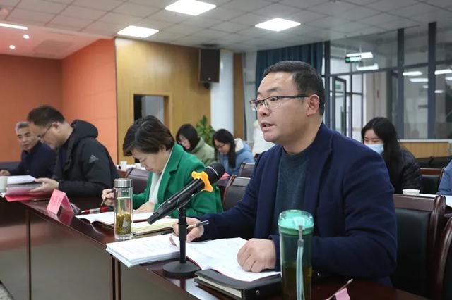 湖北襄阳四中隆重举行老带新拜师仪式