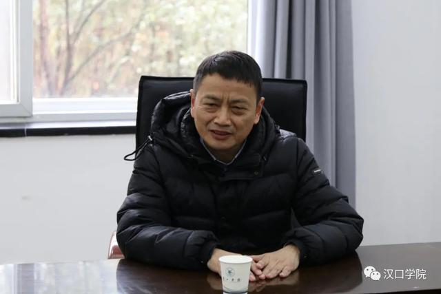 汉口学院党委书记王正明表示,乐善好施,扶贫帮困是中