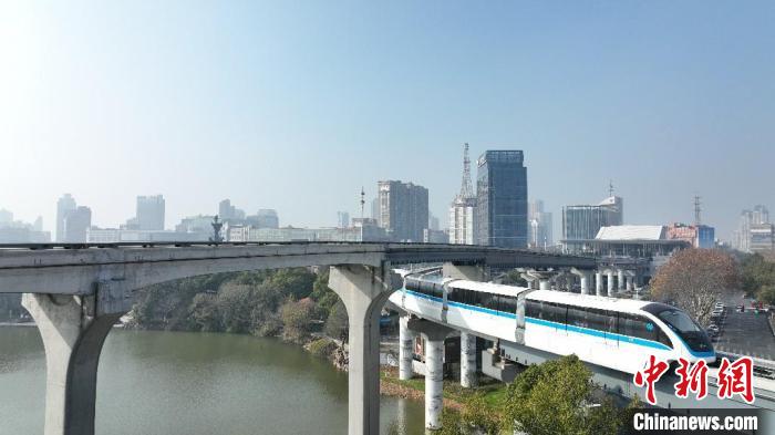 12月28日，芜湖市轨道交通2号线一期工程正式开通运营。梁彬歆 摄