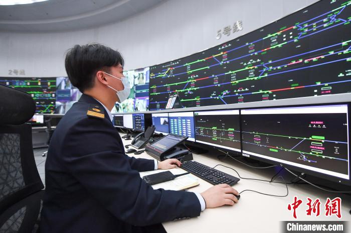 浙江省首条全自动无人驾驶地铁在宁波投入运营