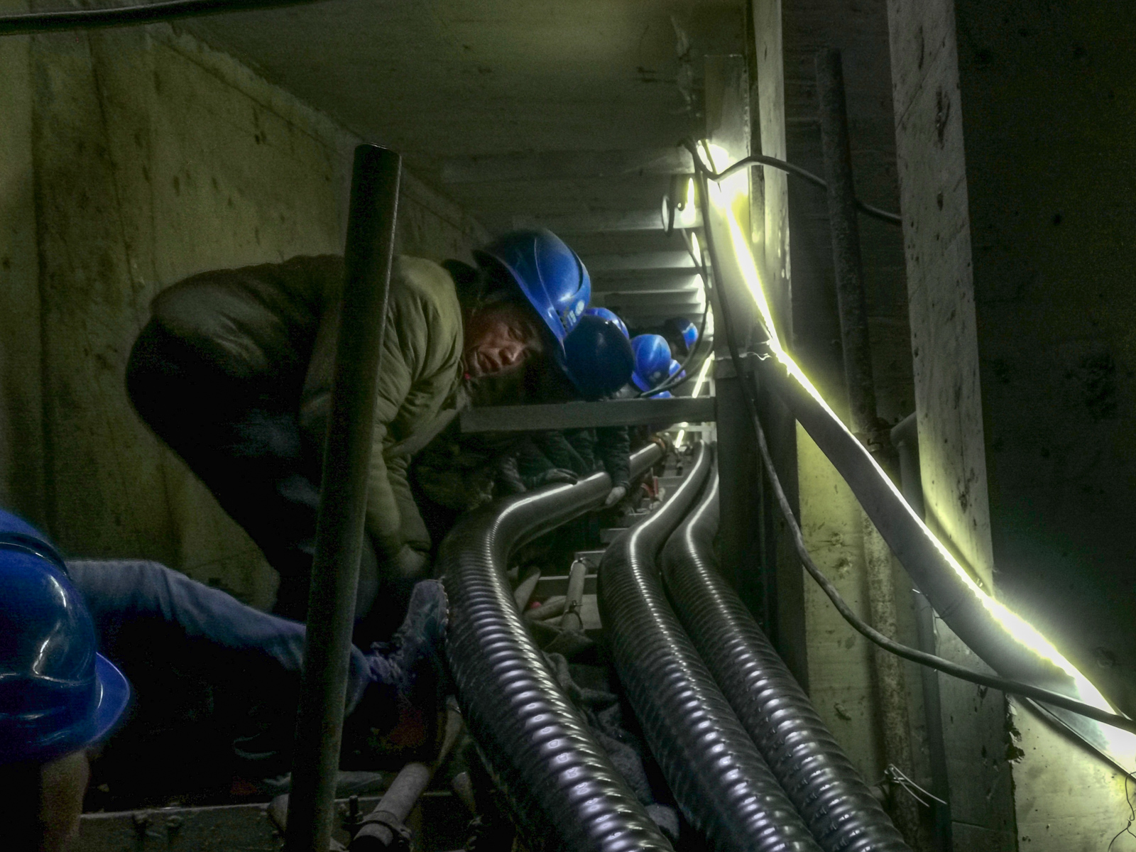 宁夏首条220千伏高压电力电缆顺利完成敷设