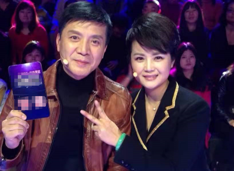 茹萍晒照庆祝与老公刘之冰结婚23周年一家四口幸福温馨