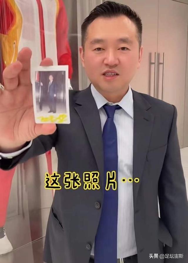 孔令辉亮相红光满面举签名照送人发福仍显帅气难回国乒执教
