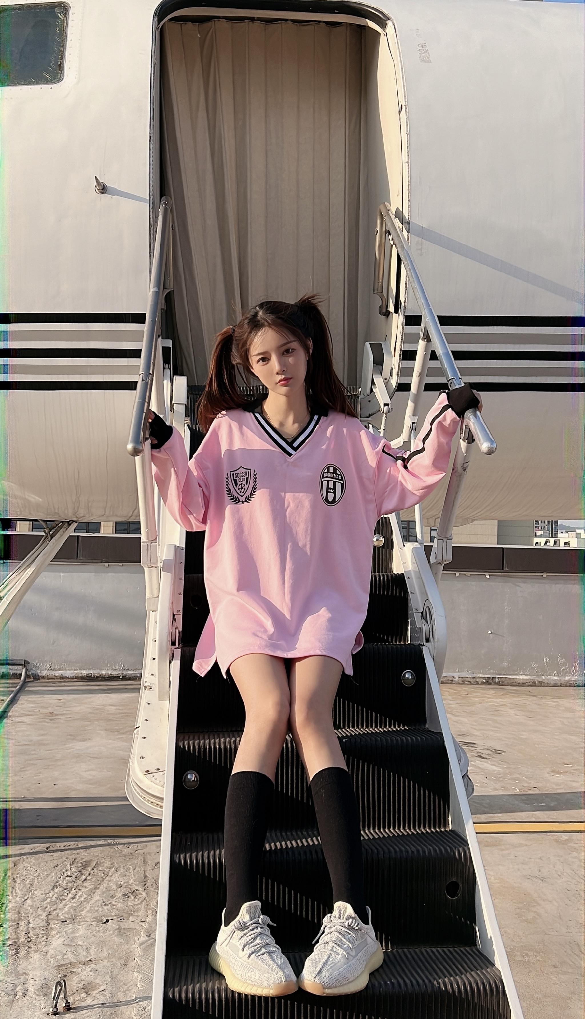 艺人丁笑寒曾问过小小为何艺名起为"苏小小",因为这种很有争议的历史